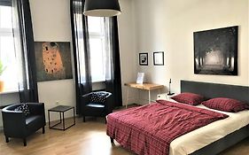Studio & Apartments Near Reumannplatz