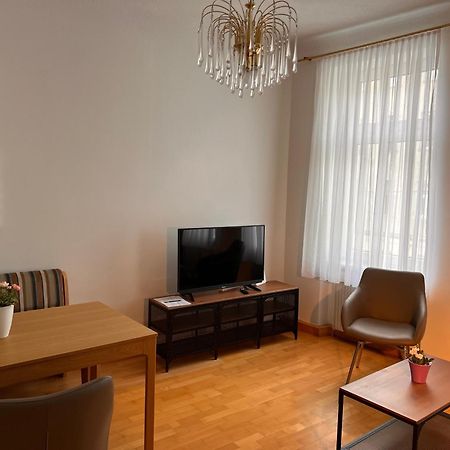 Studio & Apartments Near Reumannplatz Viena Exterior foto