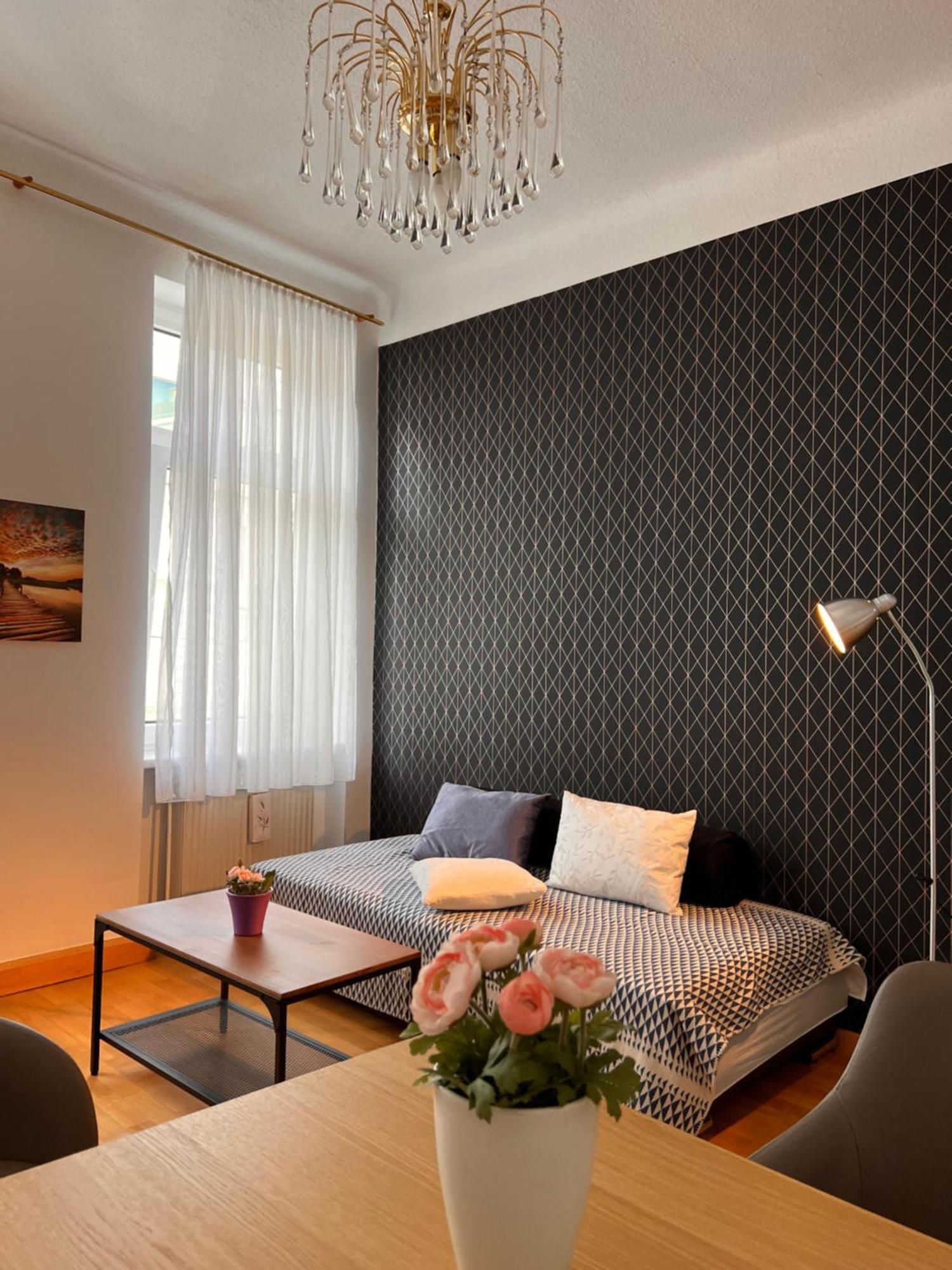 Studio & Apartments Near Reumannplatz Viena Exterior foto
