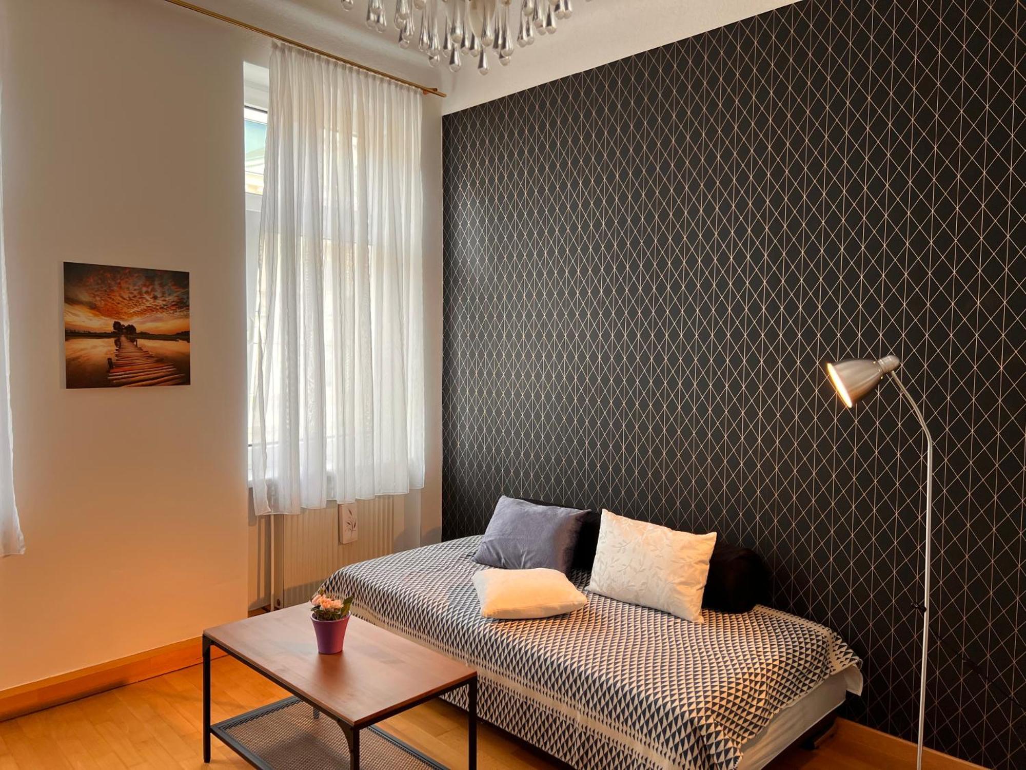 Studio & Apartments Near Reumannplatz Viena Exterior foto