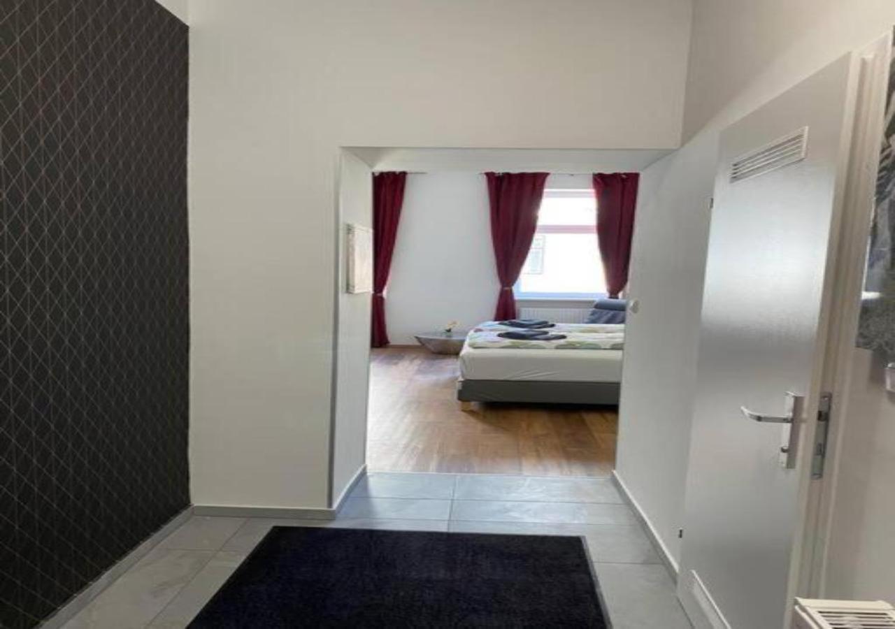 Studio & Apartments Near Reumannplatz Viena Exterior foto