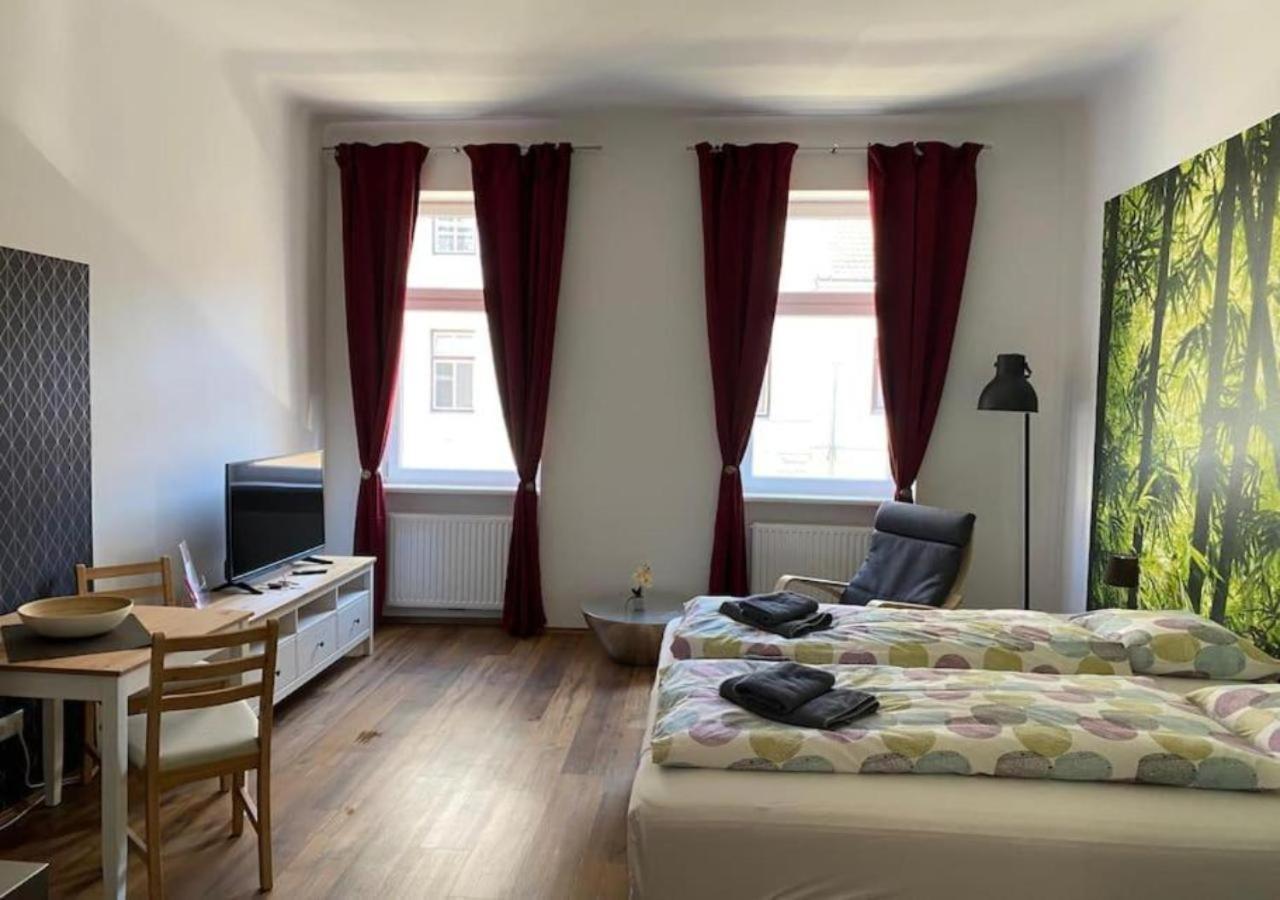 Studio & Apartments Near Reumannplatz Viena Exterior foto